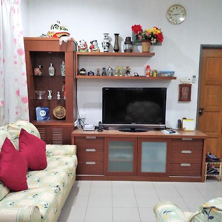 Cozy Mount Erskine Homestay Джордж Таун Екстериор снимка